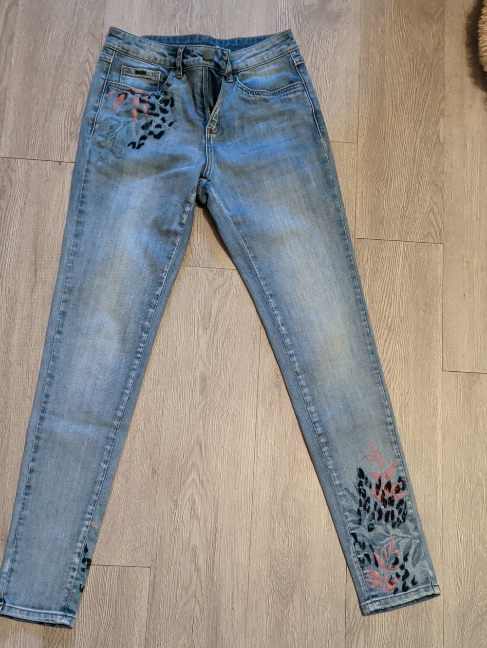 Women's Light Blue Skinny Jeans with Floral Detail